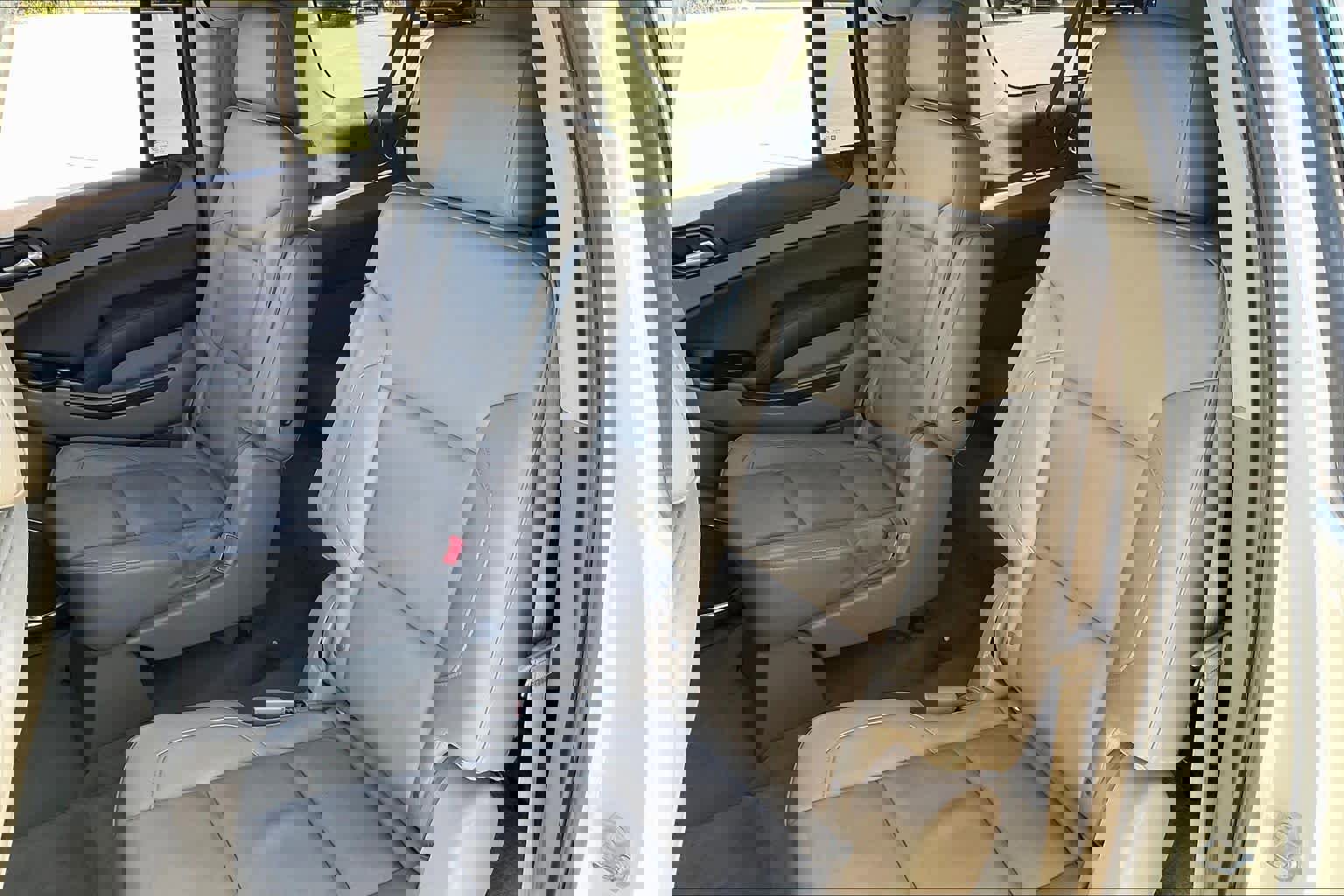 Used 2015 Chevrolet Suburban LT image 20