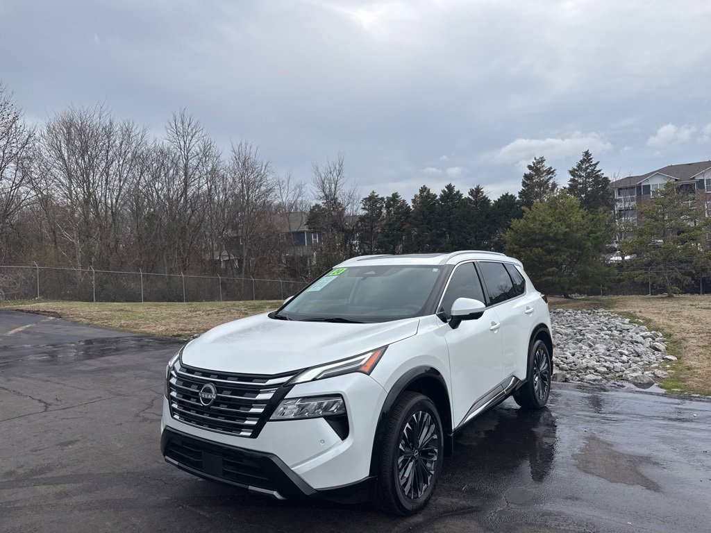Used 2024 Nissan Rogue Platinum image 1