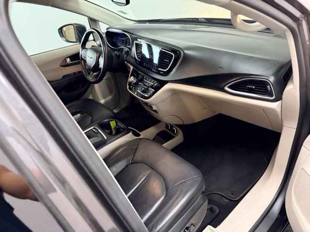 Used 2018 Chrysler Pacifica Touring-L Plus w/ Advanced Safetytec Group FWD image 33