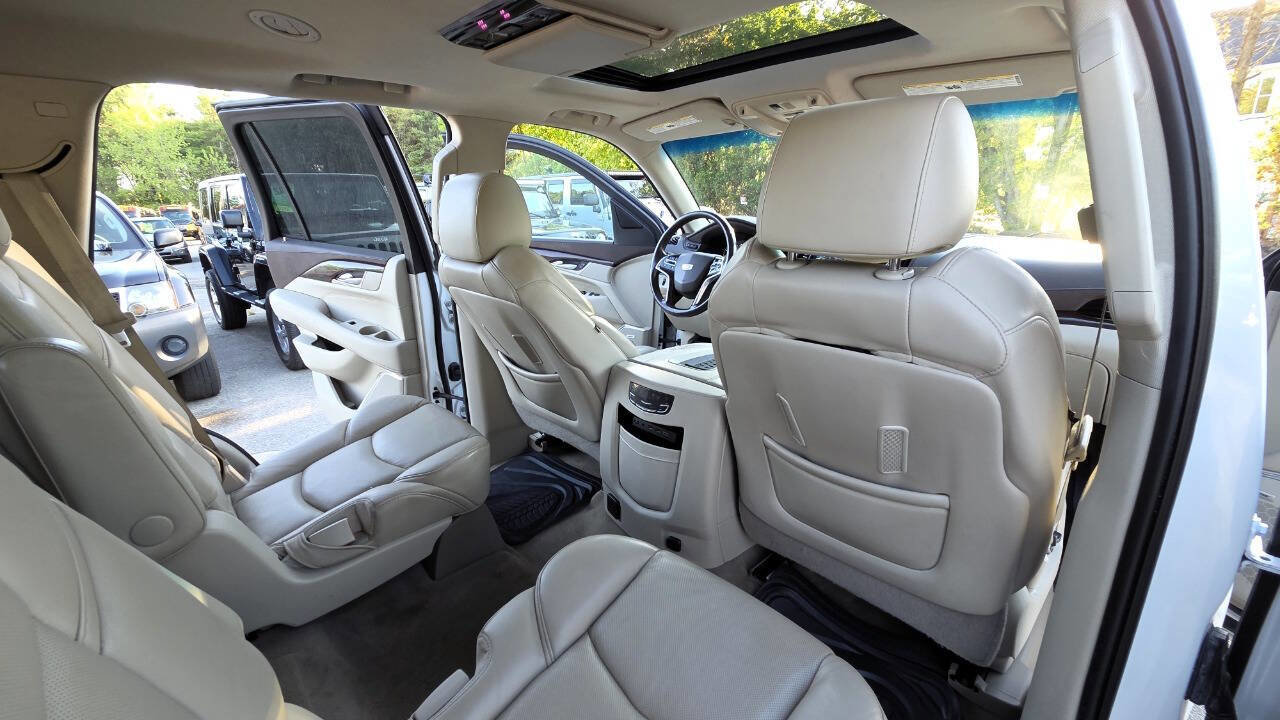 Used 2017 Cadillac Escalade Luxury AWD/4WD image 50