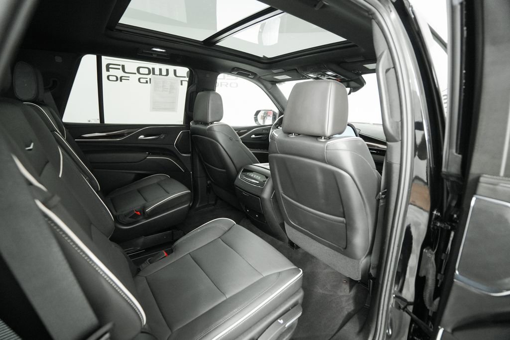 Used 2023 Cadillac Escalade Premium Luxury AWD/4WD image 18