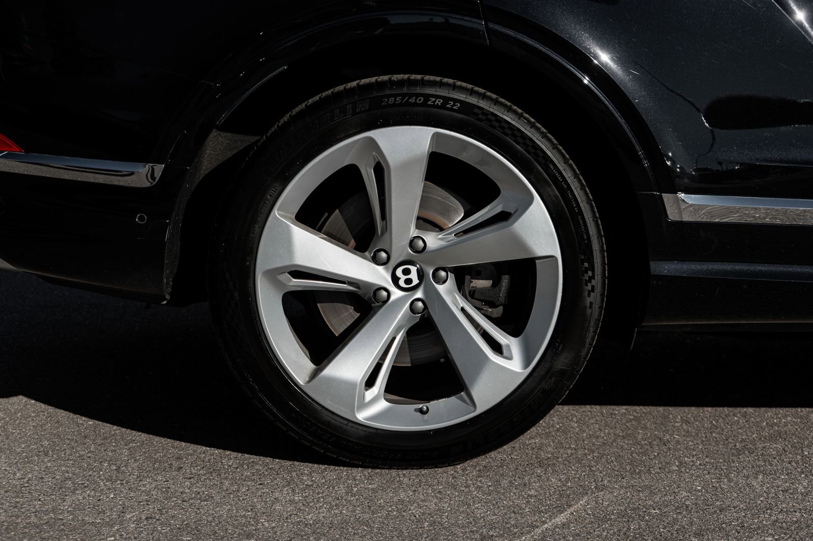 Used 2023 Bentley Bentayga Extended Wheelbase image 6