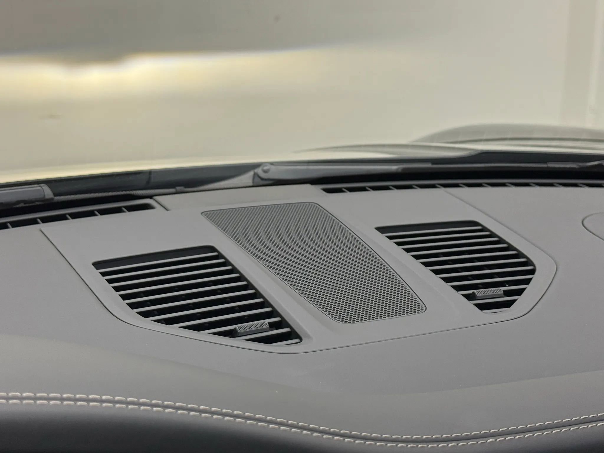 Used 2025 Porsche 911 Carrera RWD image 30