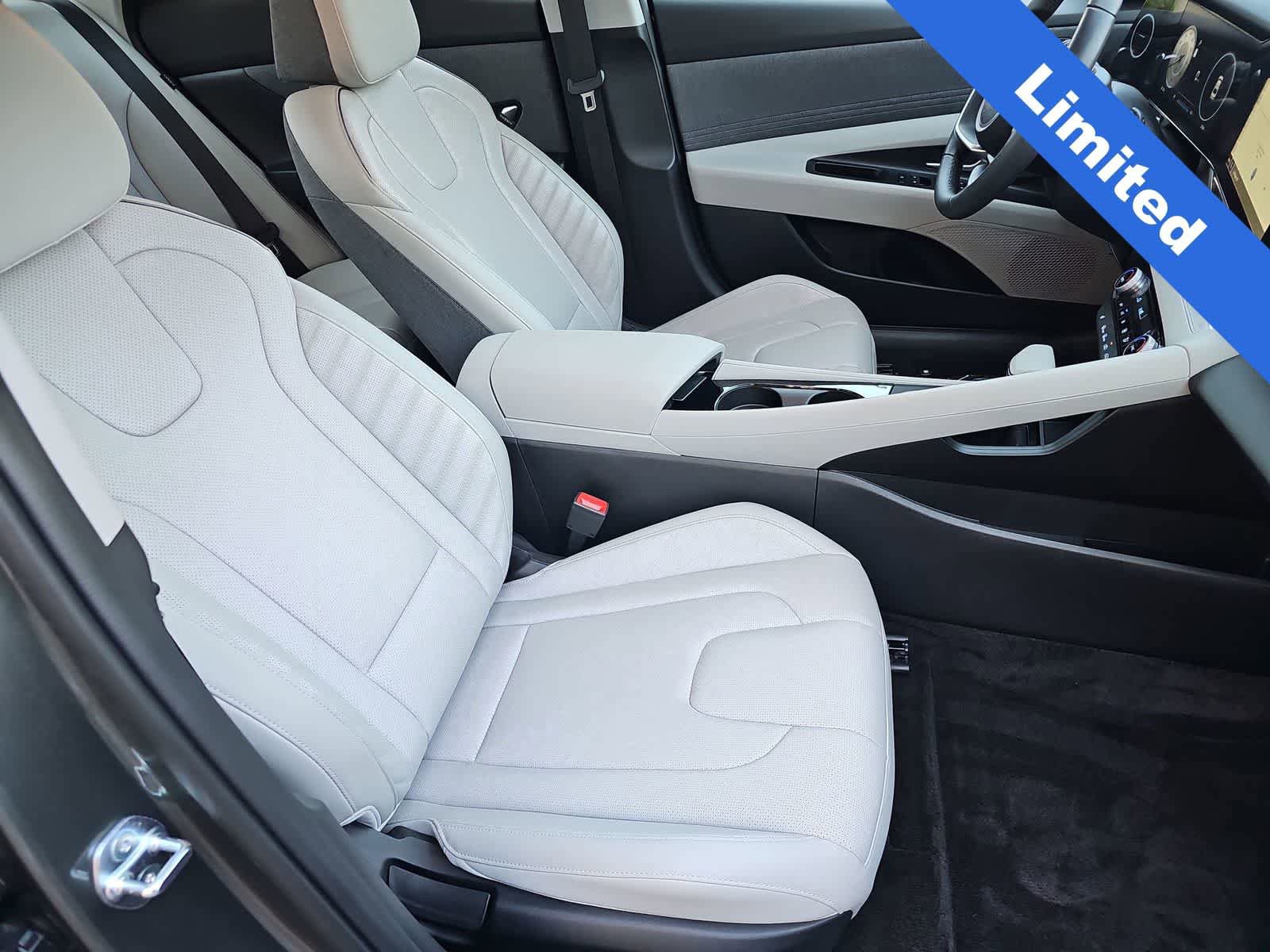 Used 2025 Hyundai Elantra Limited FWD image 18