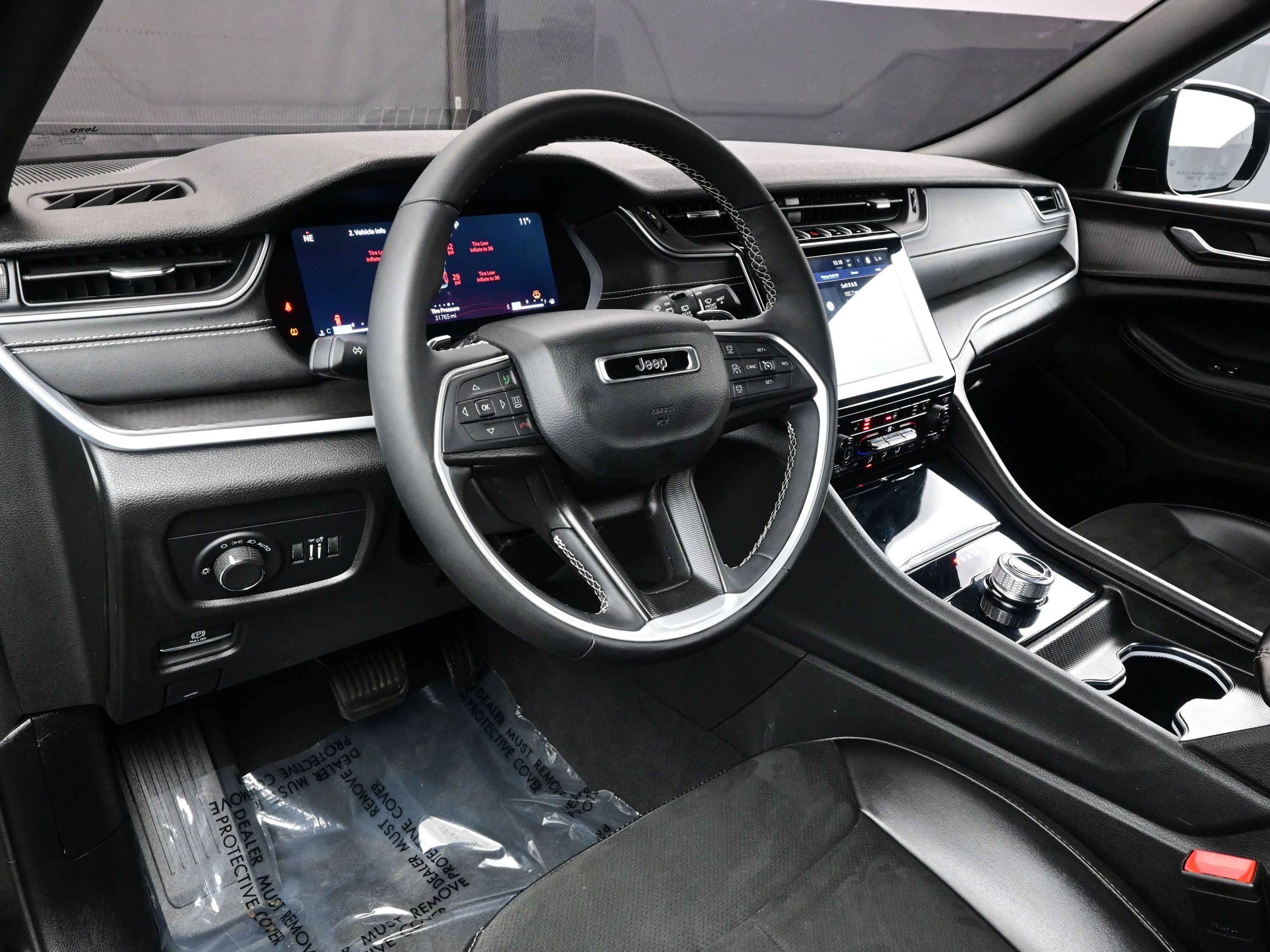Used 2024 Jeep Grand Cherokee L Altitude image 13