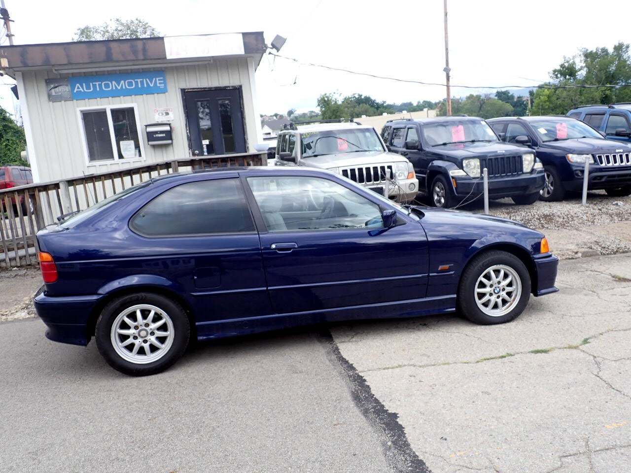 Used 1996 BMW 318ti Hatchback image 2
