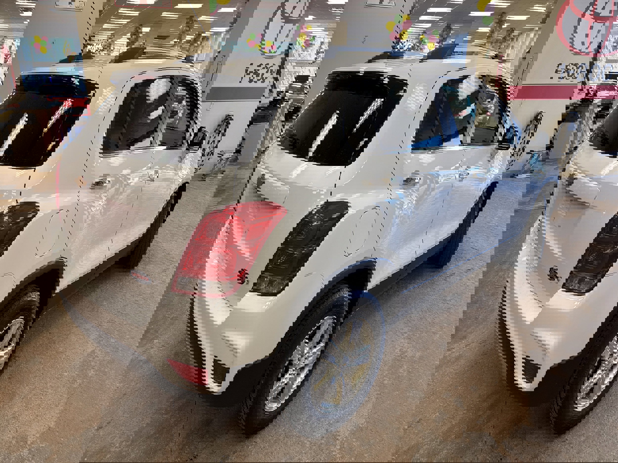 Used 2018 Chevrolet Trax LT w/ LT Convenience Package AWD/4WD image 9