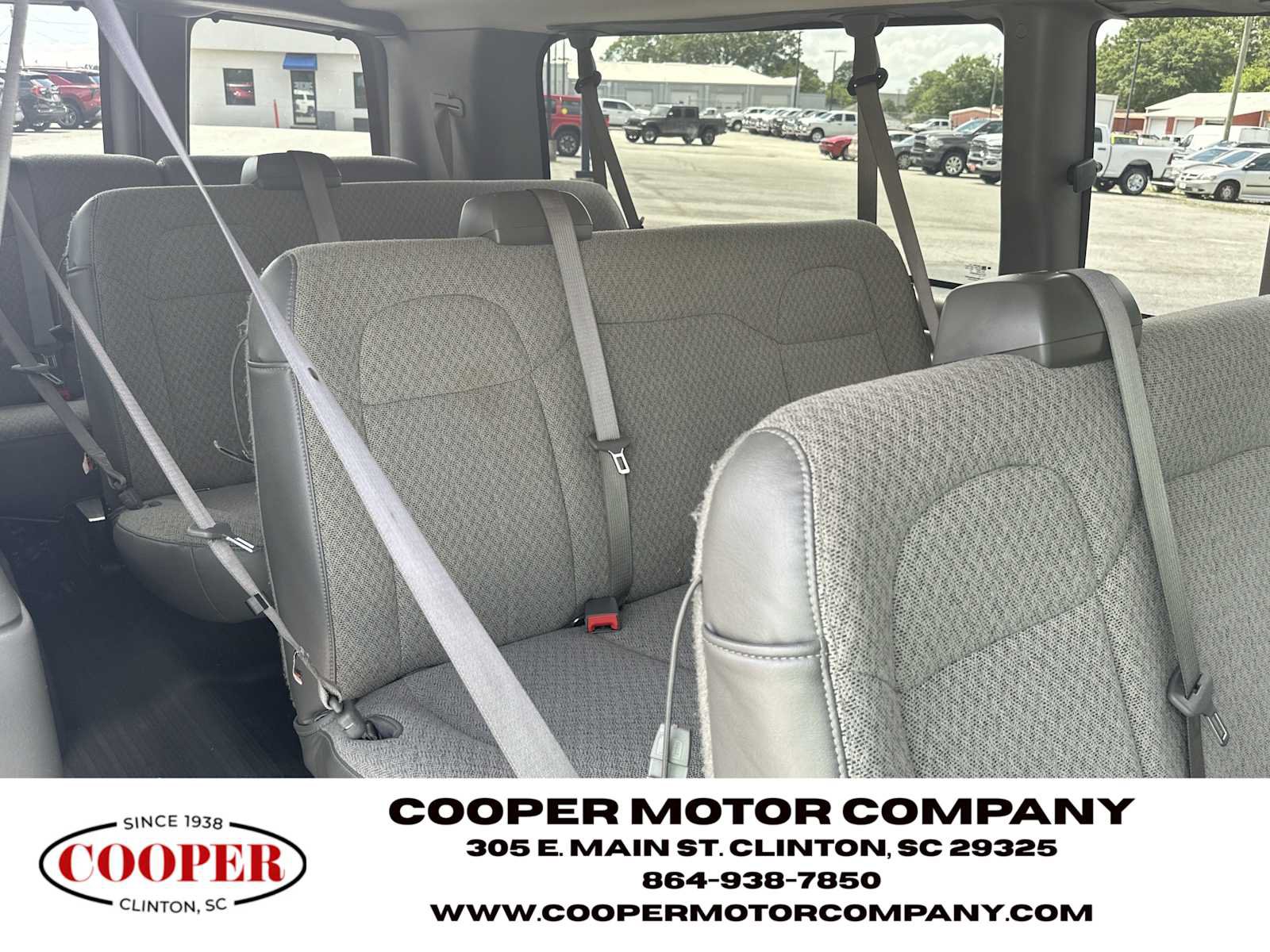 Used 2025 Chevrolet Express 3500 LS RWD image 16