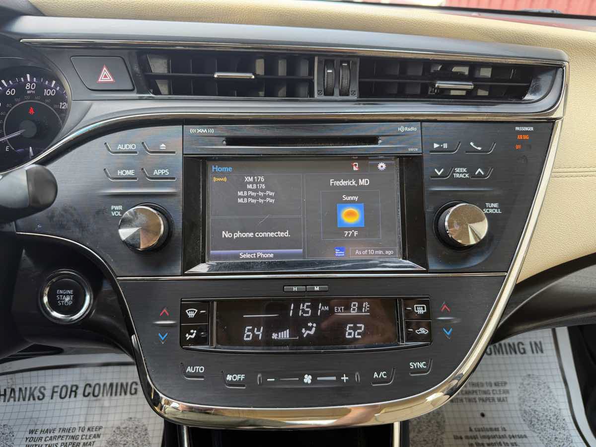 Used 2018 Toyota Avalon XLE w/ All Weather Liner Package FWD image 17