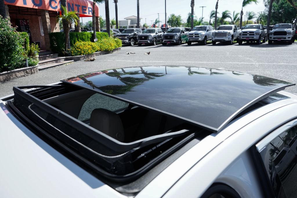 Used 2017 Jaguar XE image 26