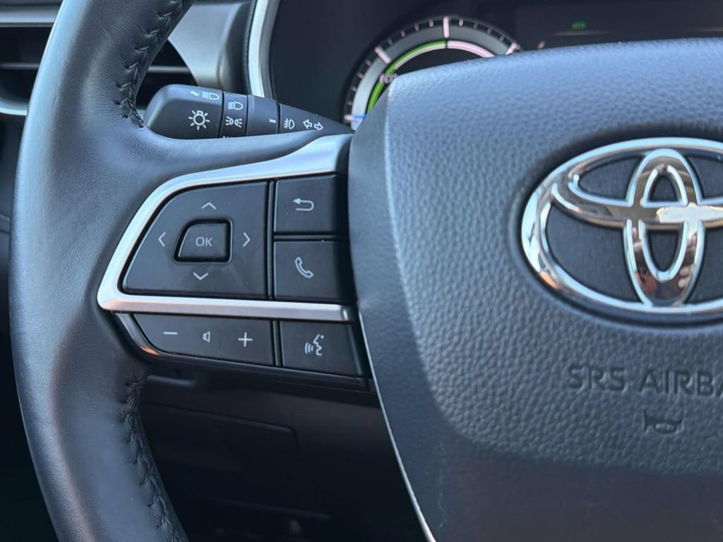 Certified 2025 Toyota Highlander XLE AWD/4WD image 12