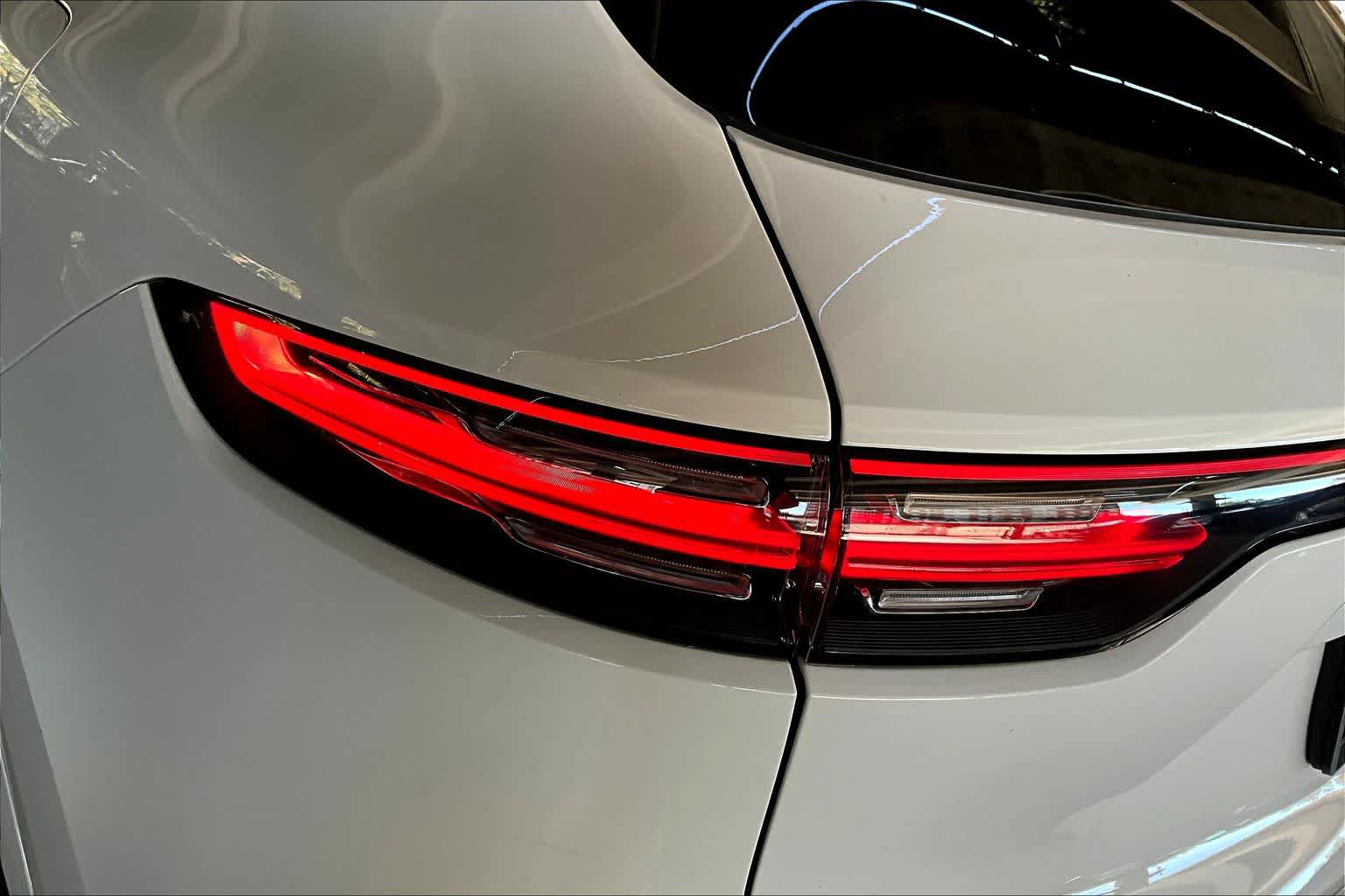 Used 2022 Porsche Cayenne E-Hybrid AWD/4WD image 49