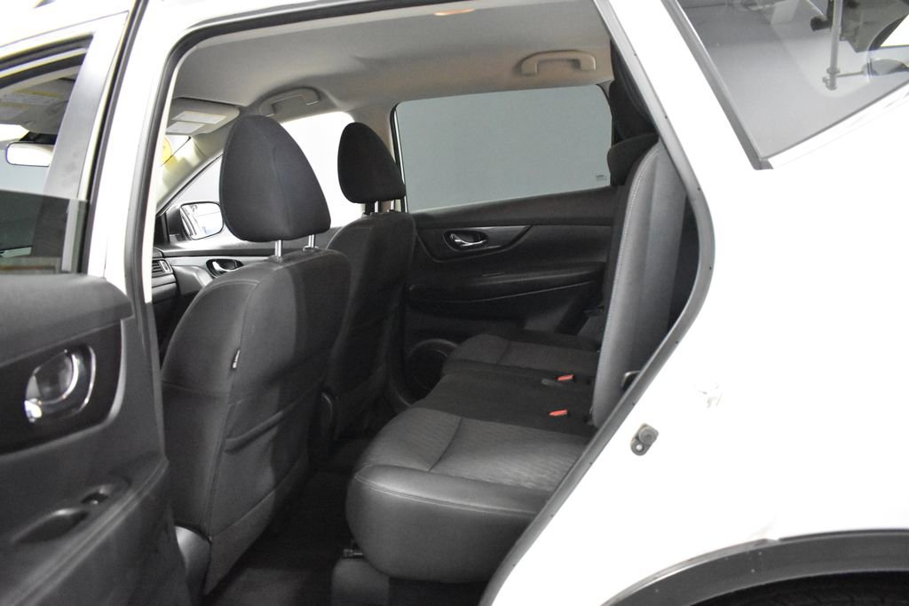 Used 2019 Nissan Rogue SV image 29