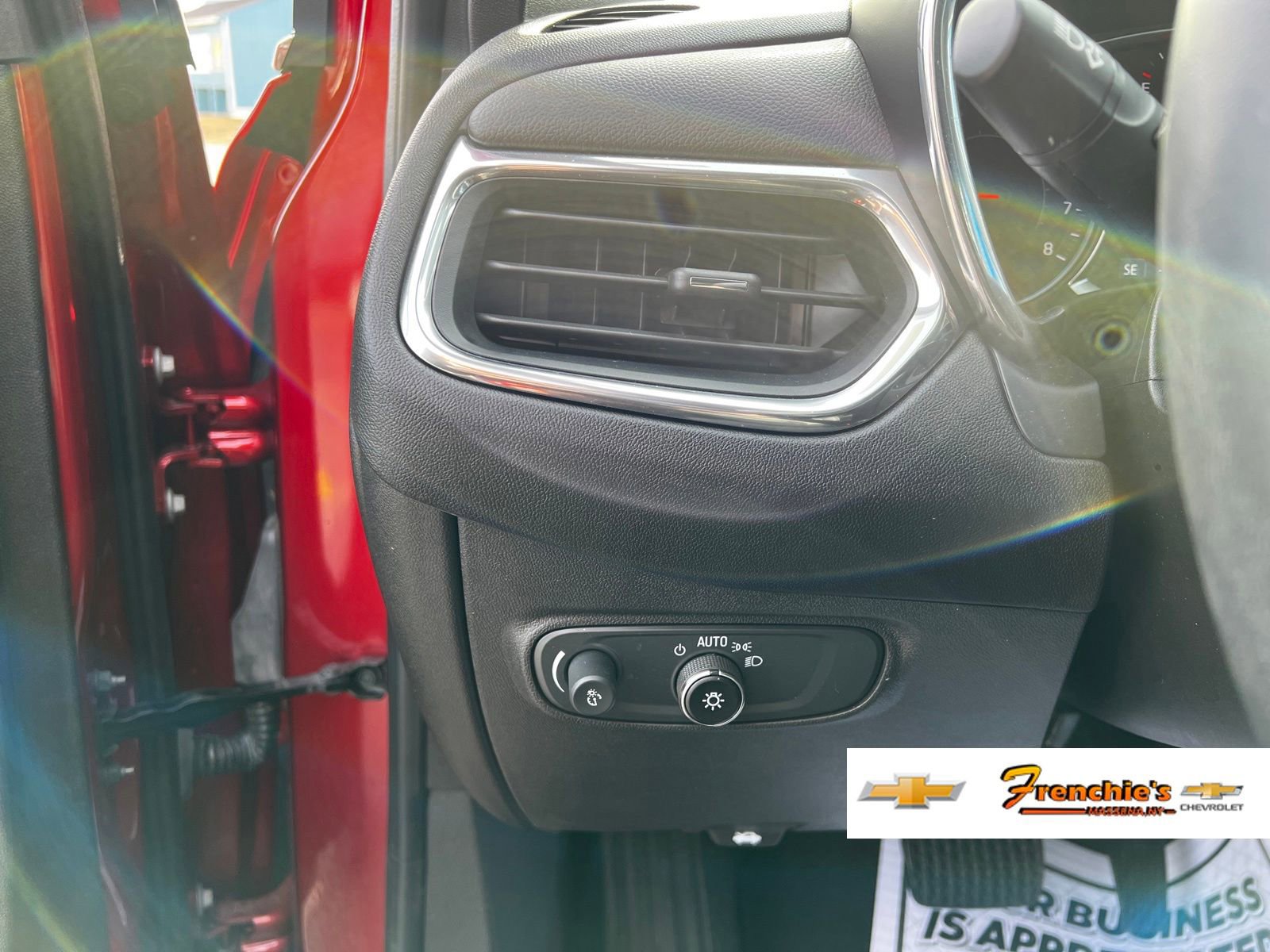 Used 2023 Chevrolet Equinox LT AWD/4WD image 12