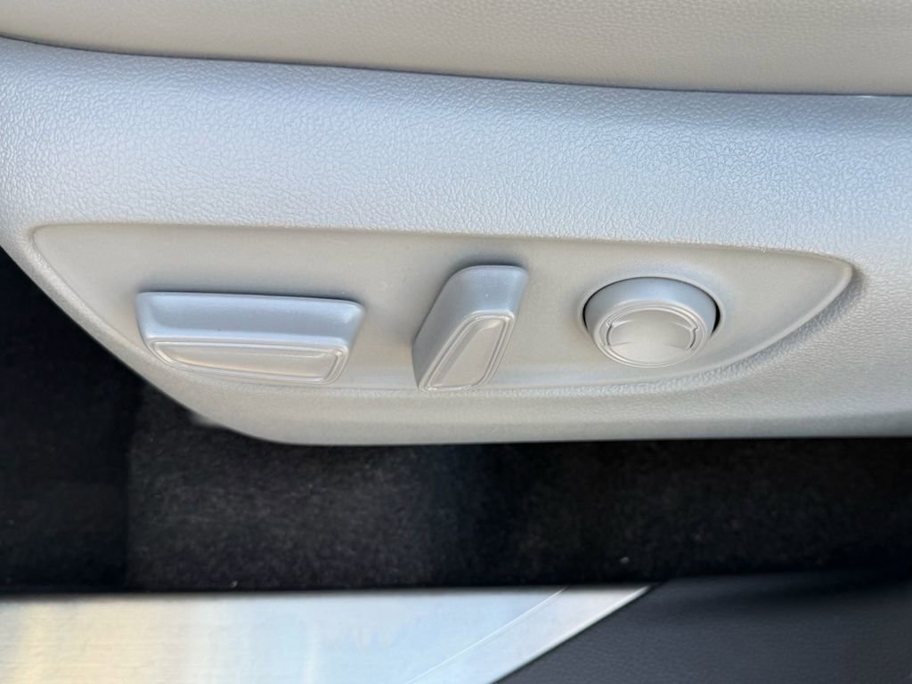 Certified 2024 Toyota Highlander XLE image 18