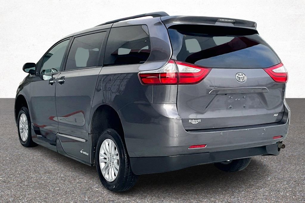 Used 2015 Toyota Sienna XLE w/ XLE Navigation Package image 5