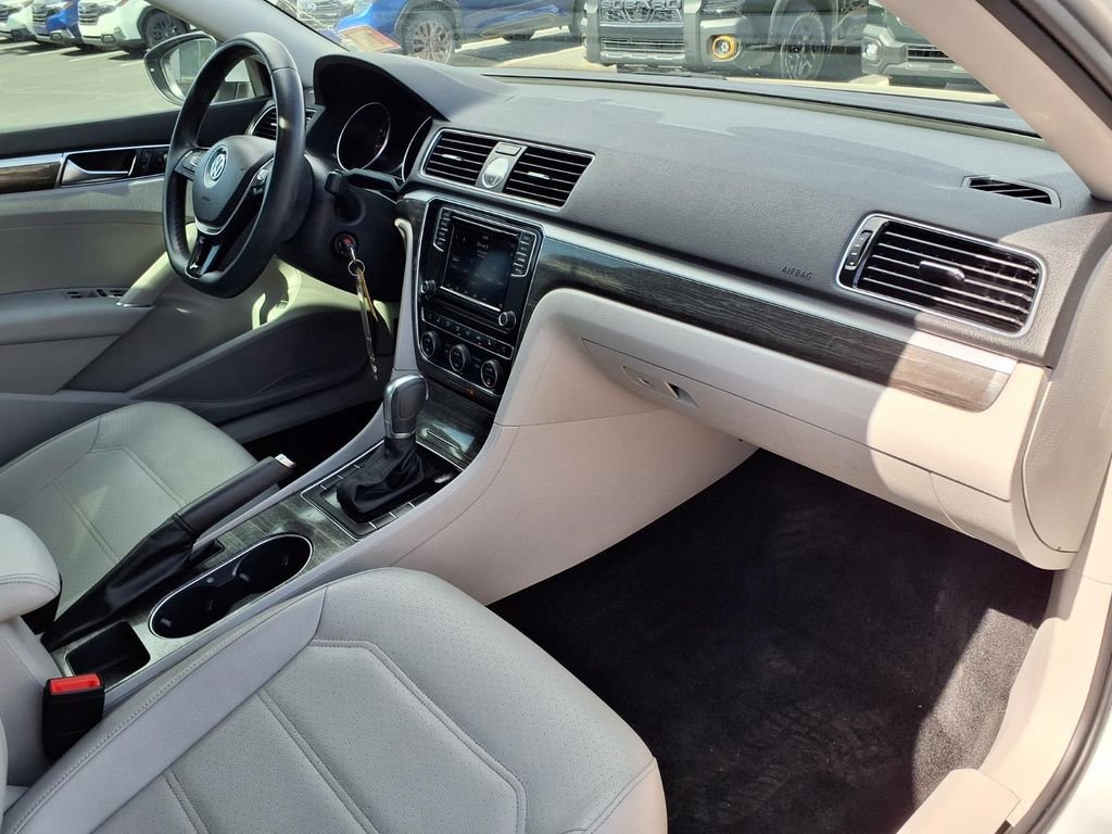 Used 2016 Volkswagen Passat 1.8T SE FWD image 18
