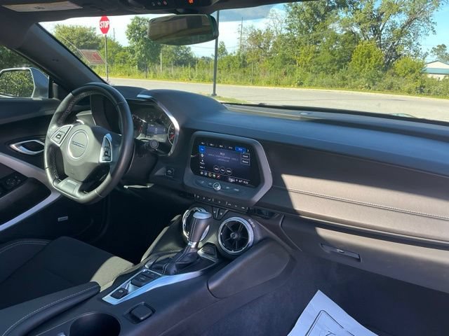 Used 2022 Chevrolet Camaro LT RWD image 17