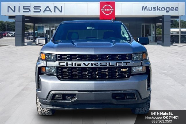 Used 2020 Chevrolet Silverado 1500 Custom w/ Custom Value Package AWD/4WD image 2