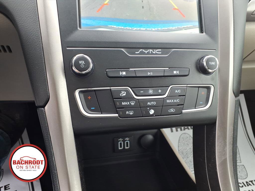 Used 2019 Ford Fusion SE FWD image 11