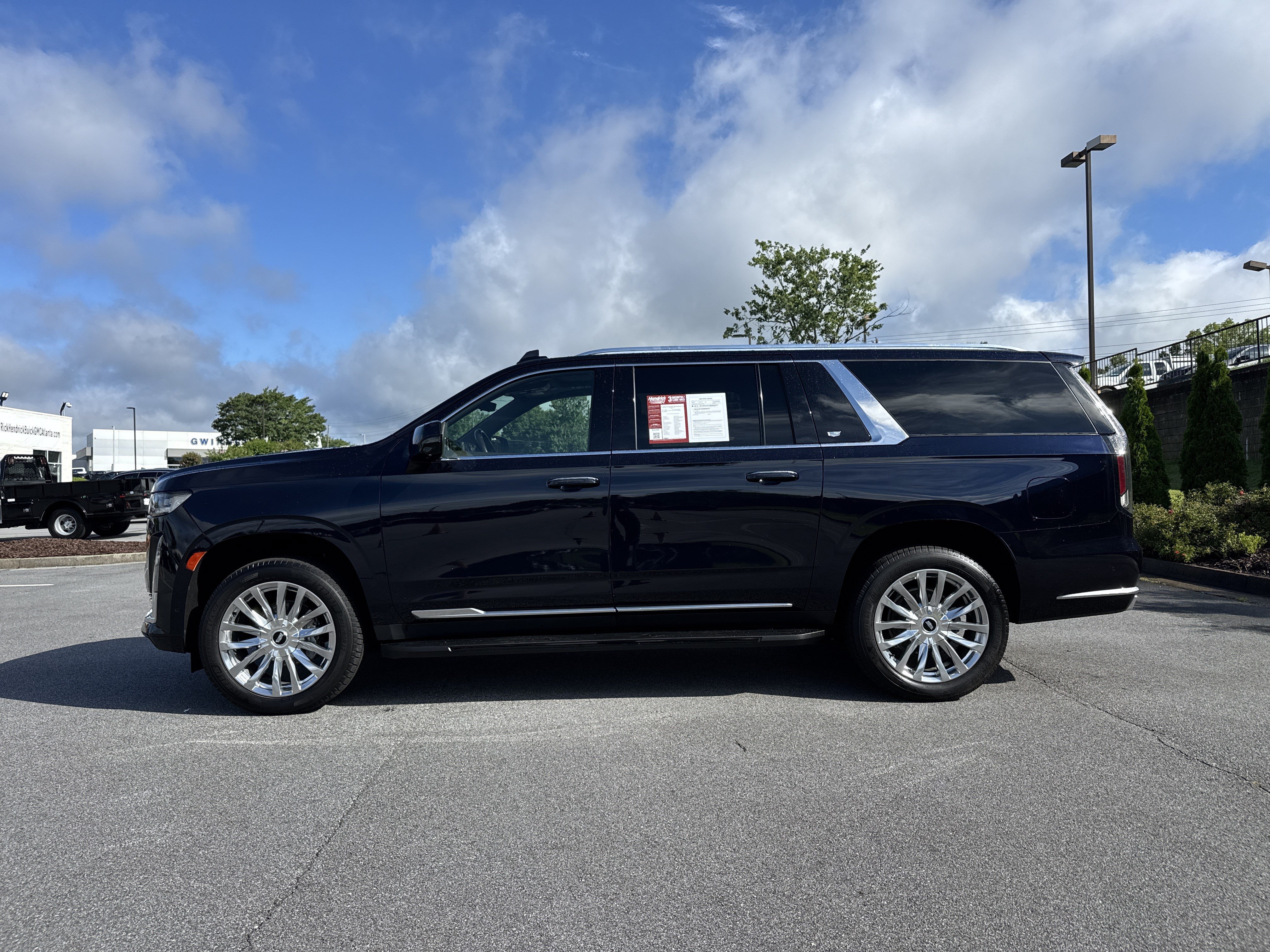 Used 2022 Cadillac Escalade ESV Premium Luxury w/ Performance Package AWD/4WD image 9