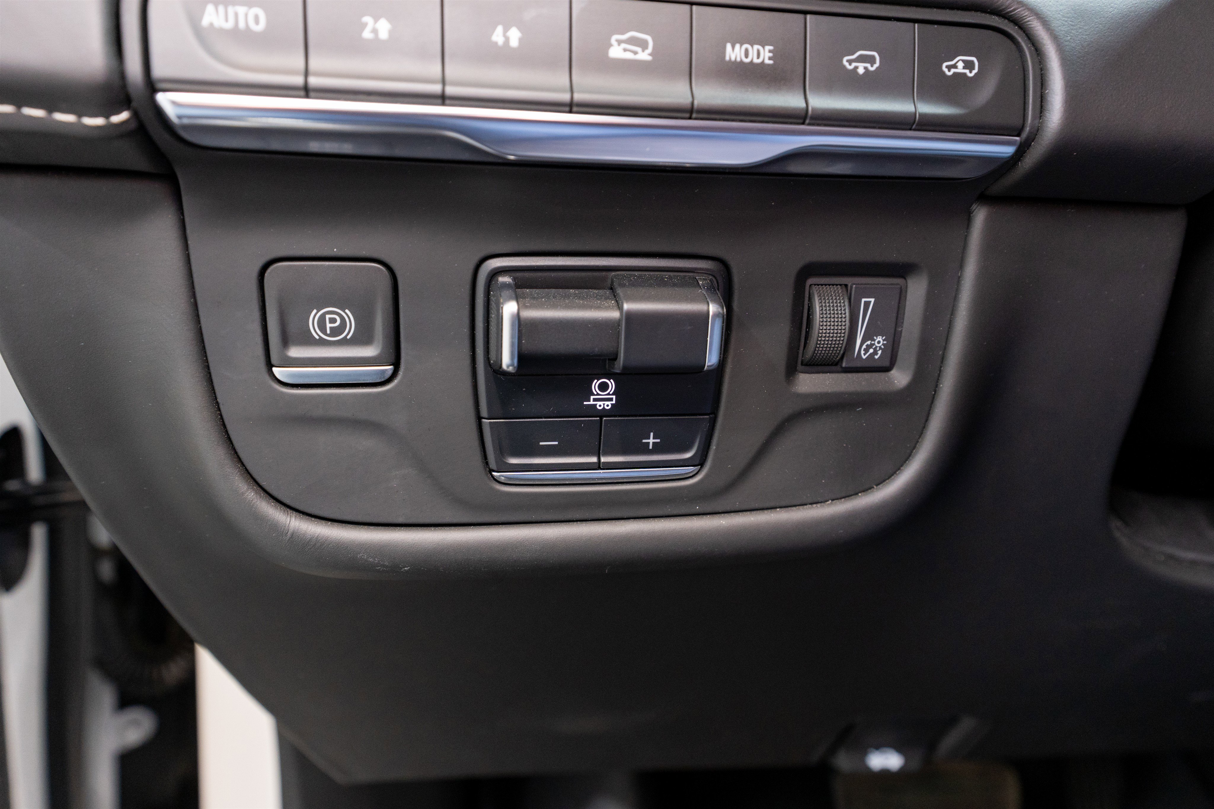 Used 2023 Cadillac Escalade Sport Platinum w/ LPO, ONYX Package image 37