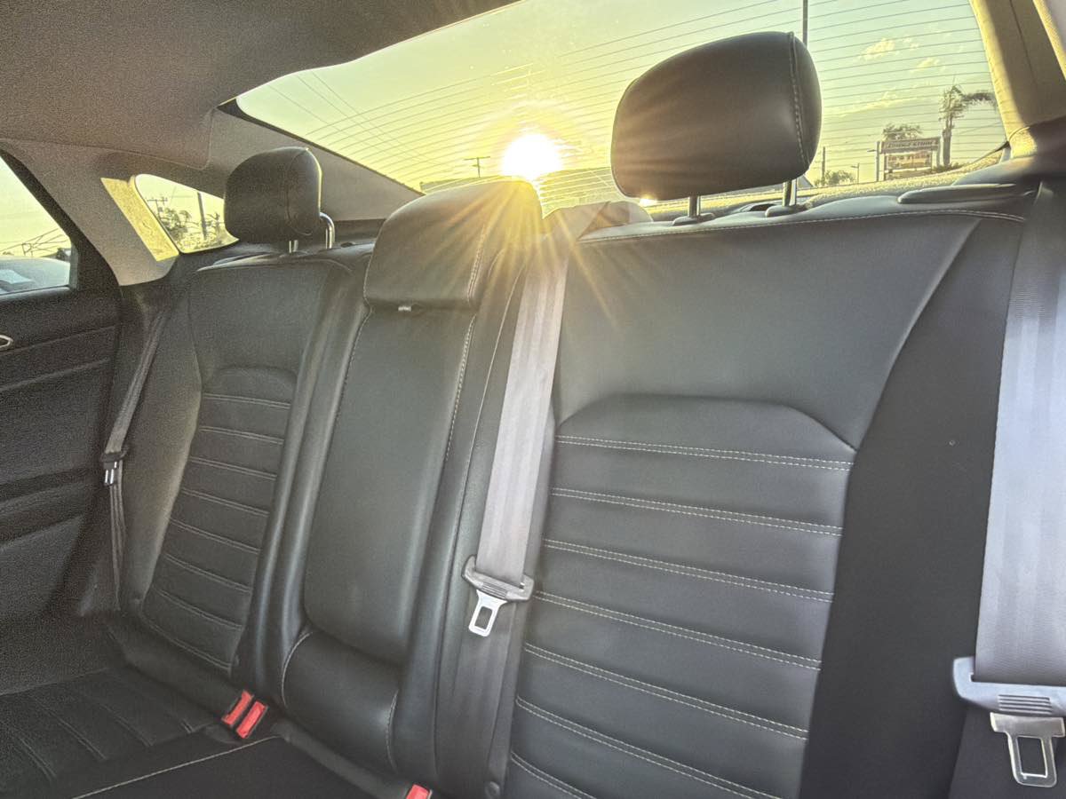 Used 2015 Ford Fusion SE w/ Equipment Group 502A FWD image 13