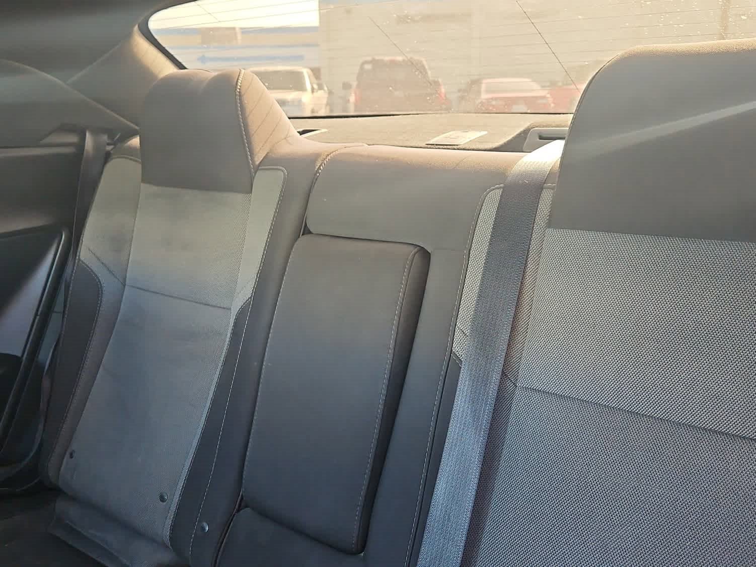 Used 2015 Dodge Challenger SXT image 10