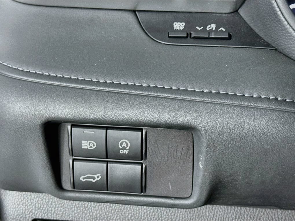 Used 2024 Toyota Highlander LE AWD/4WD image 14