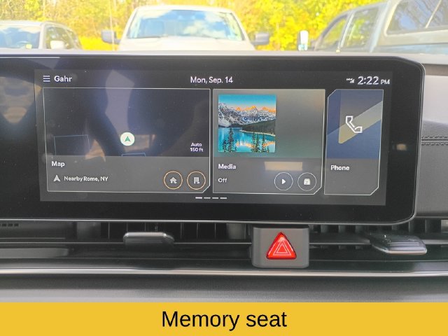 Used 2025 Kia Carnival EX FWD image 15