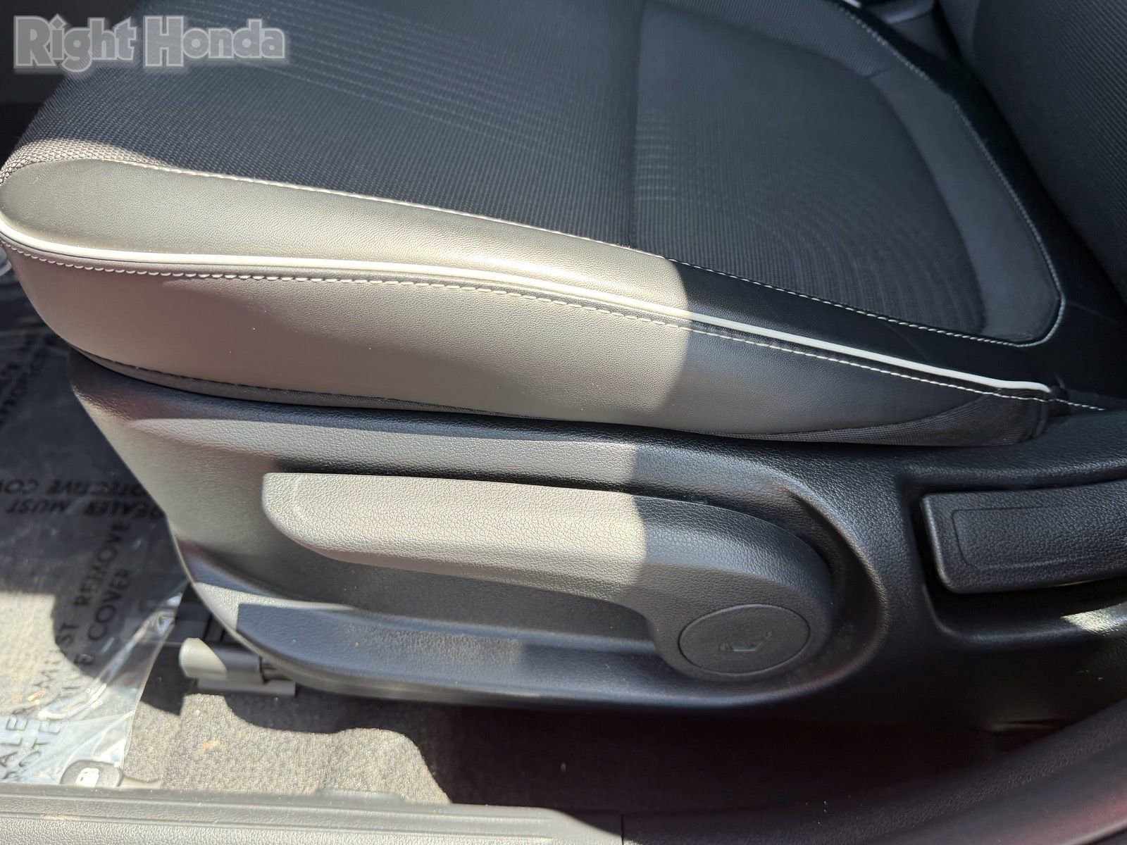 Used 2023 Hyundai Venue Limited FWD image 22