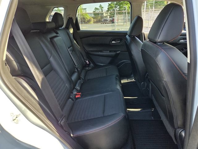 Used 2025 Nissan Rogue SV AWD/4WD image 14