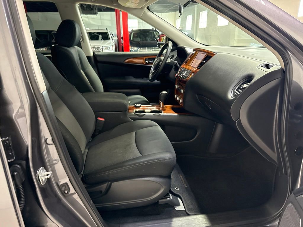 Used 2017 Nissan Pathfinder S AWD/4WD image 38