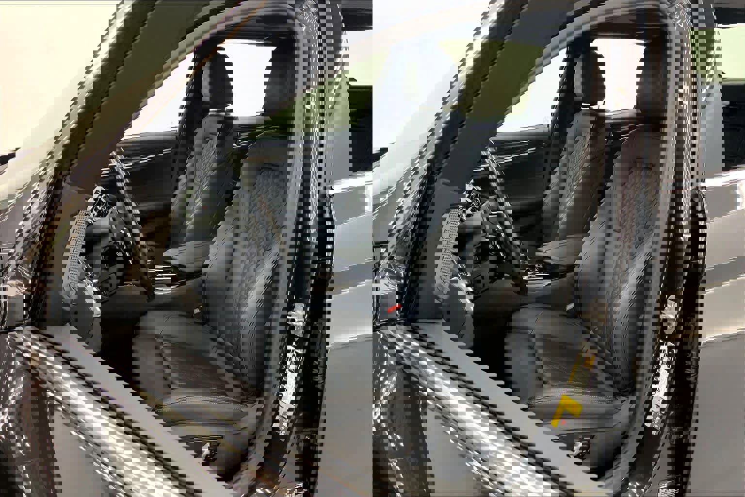 Used 2021 BMW 530e w/ Premium Package image 21