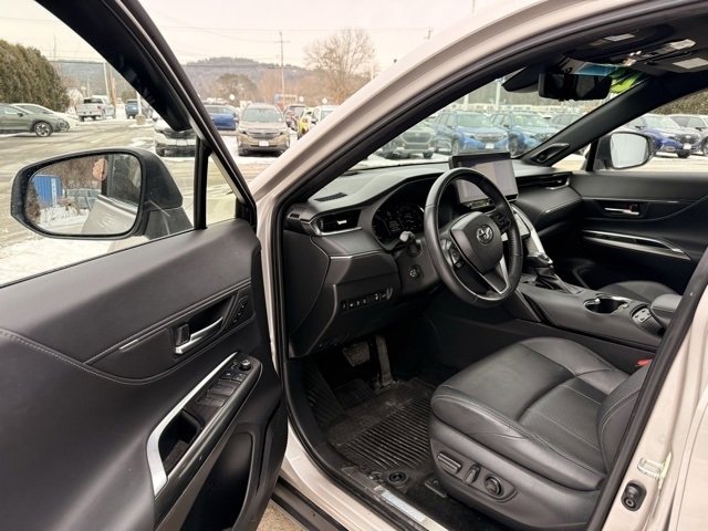 Used 2023 Toyota Venza Limited image 19