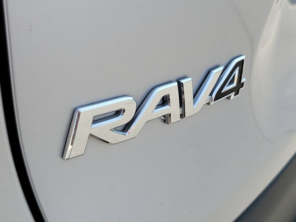 Used 2024 Toyota RAV4 LE AWD/4WD image 8
