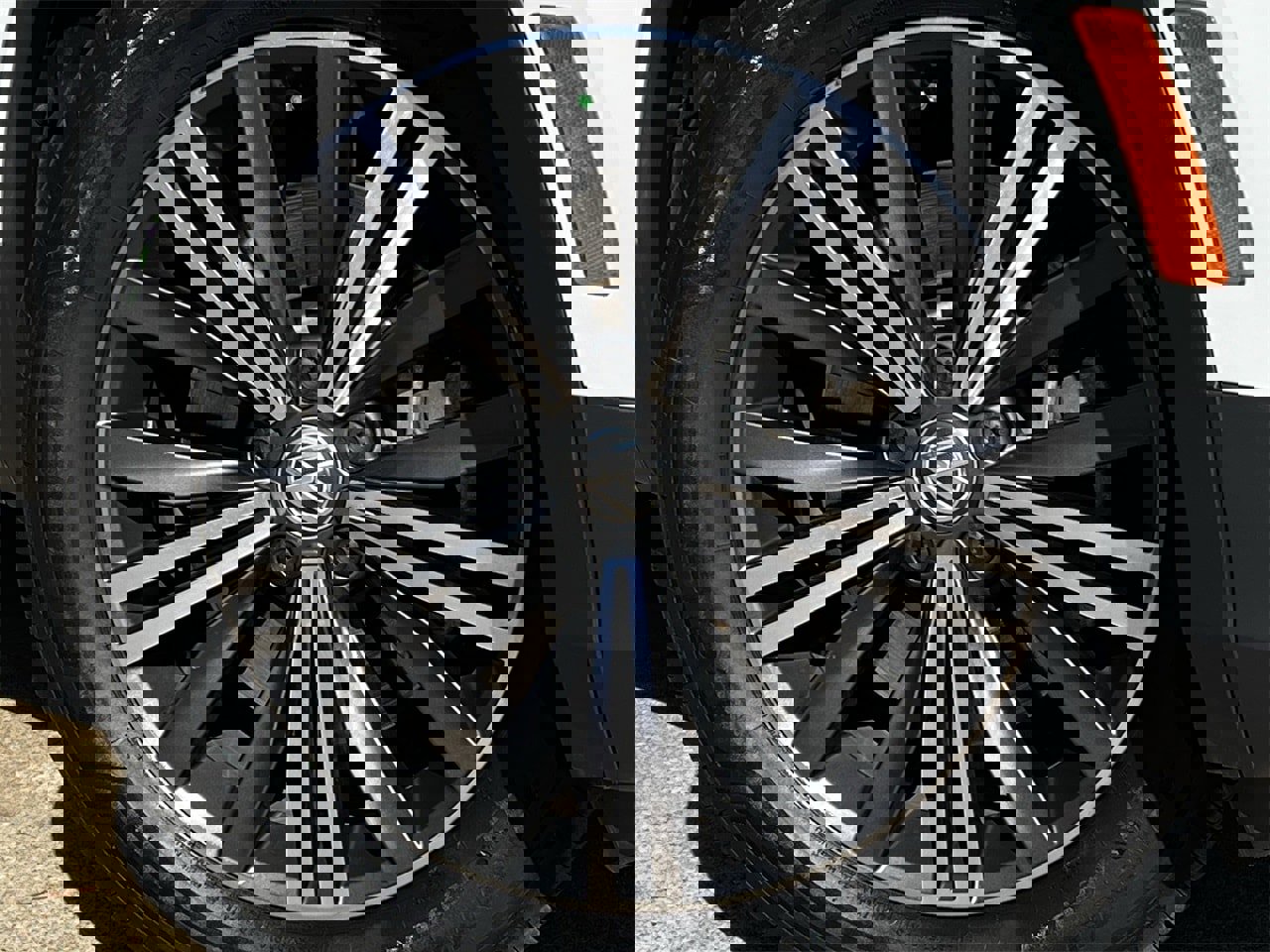 Used 2018 Volkswagen Tiguan SEL image 30