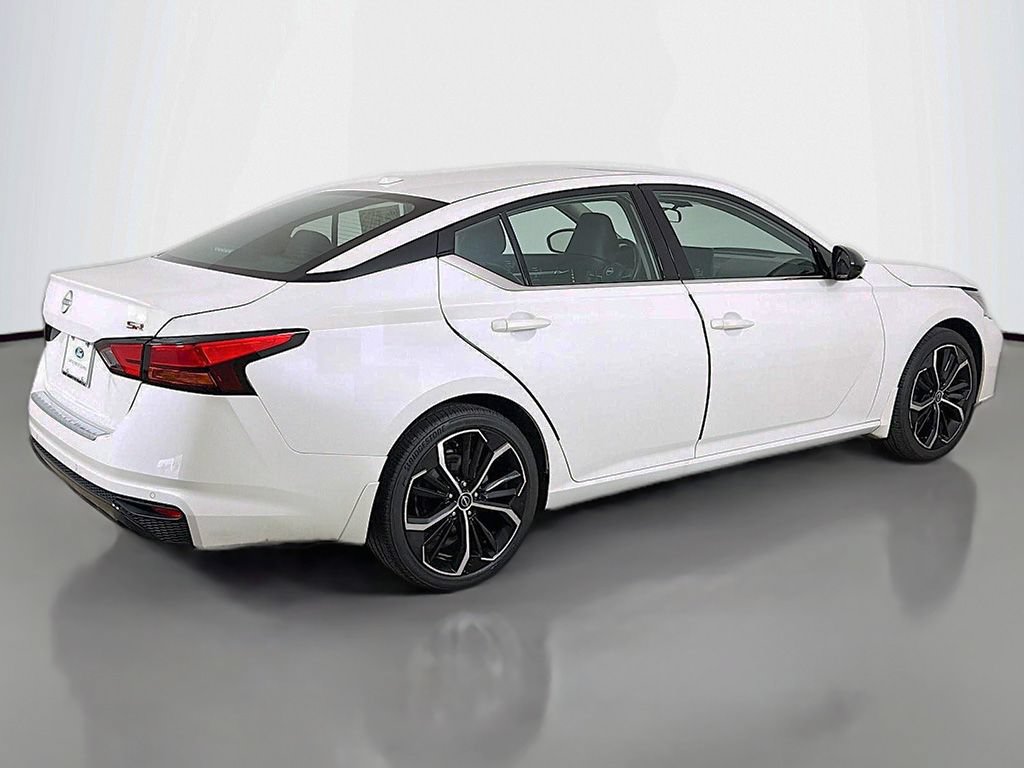 Used 2023 Nissan Altima 2.5 SR w/ SR Premium Package FWD image 12