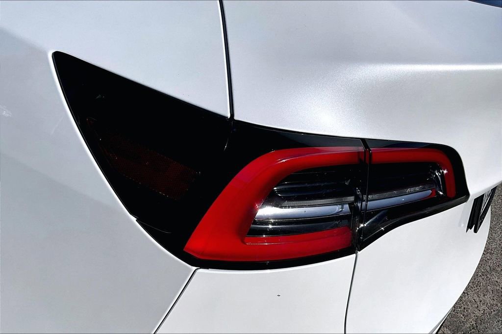 Used 2021 Tesla Model Y Long Range image 23
