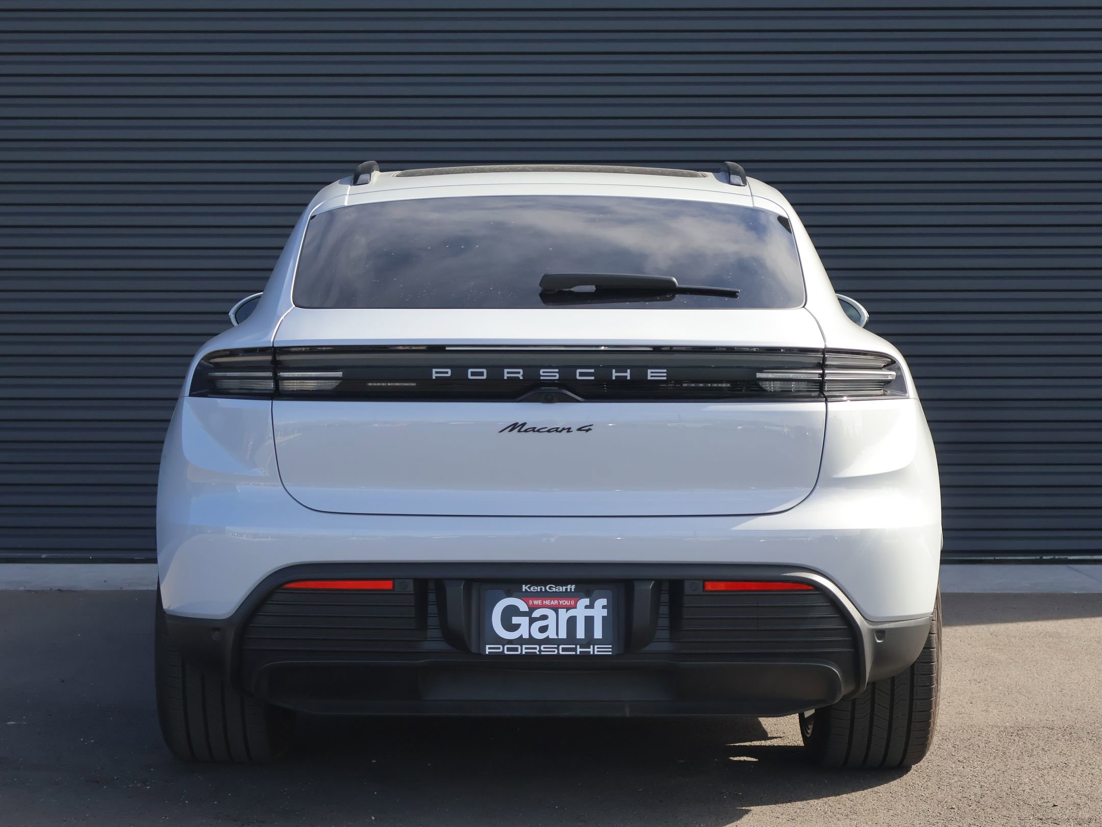 Certified 2025 Porsche Macan 4 Electric AWD/4WD image 11