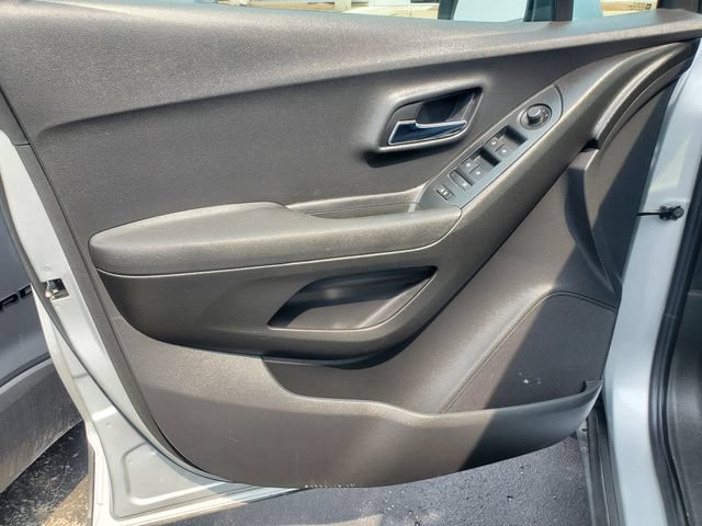 Certified 2019 Chevrolet Trax LS w/ LPO, Protection Package FWD image 11