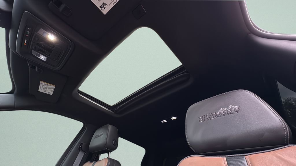 Used 2021 Chevrolet Silverado 1500 High Country w/ Technology Package image 16