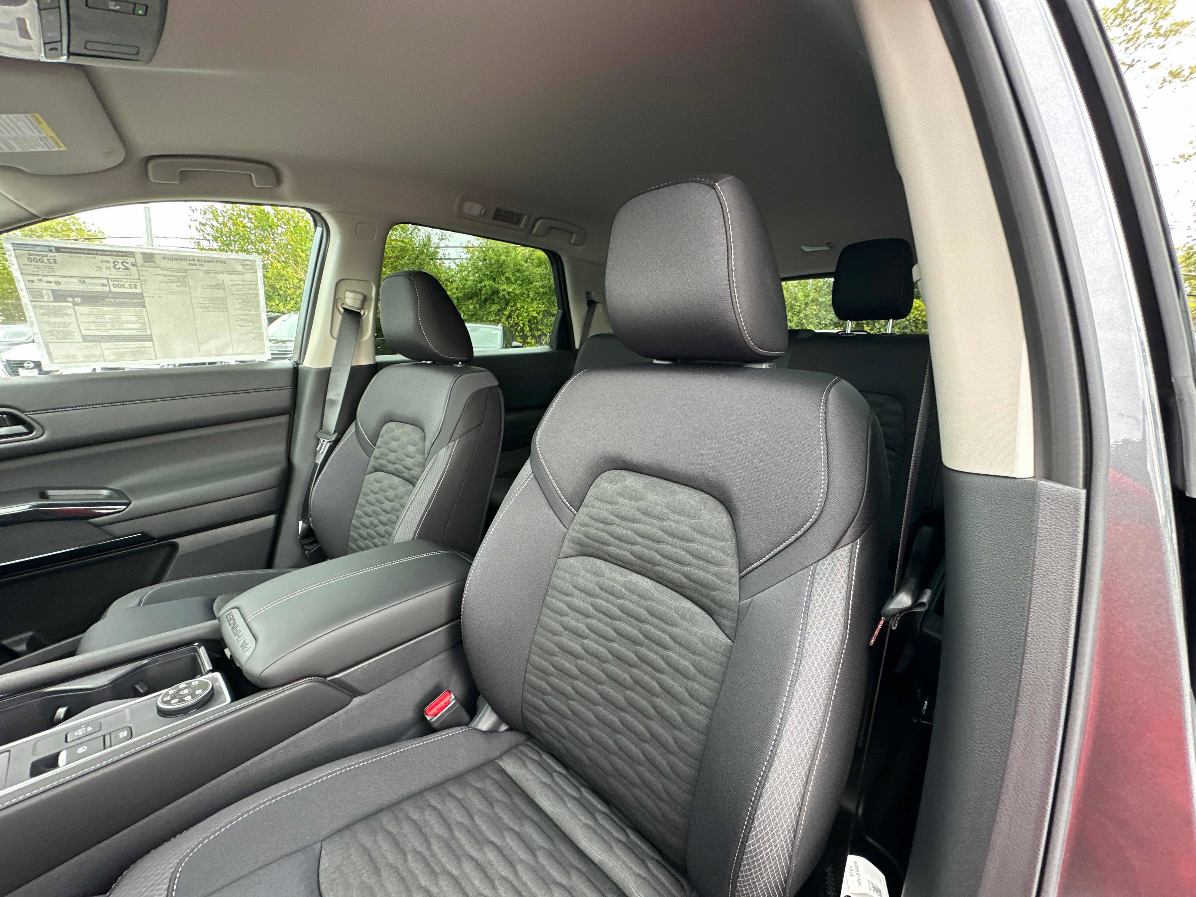 New 2025 Nissan Pathfinder SV w/ Black Appearance Package image 27