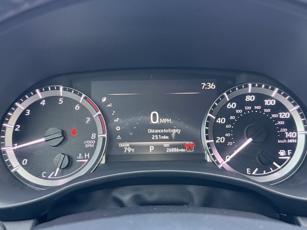 Used 2024 Toyota Highlander XLE FWD image 31