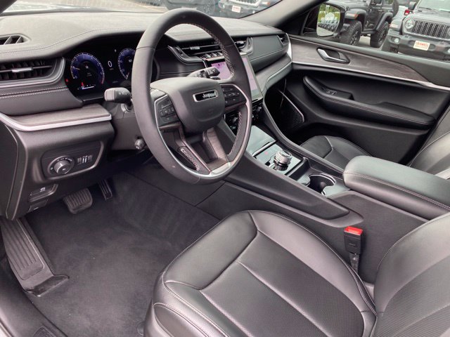 Used 2025 Jeep Grand Cherokee L Limited w/ Luxury Tech Group II AWD/4WD image 15
