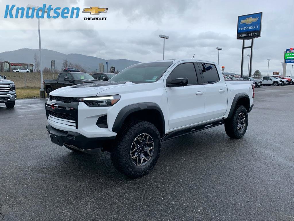 Used 2025 Chevrolet Colorado ZR2 w/ Technology Package image 3