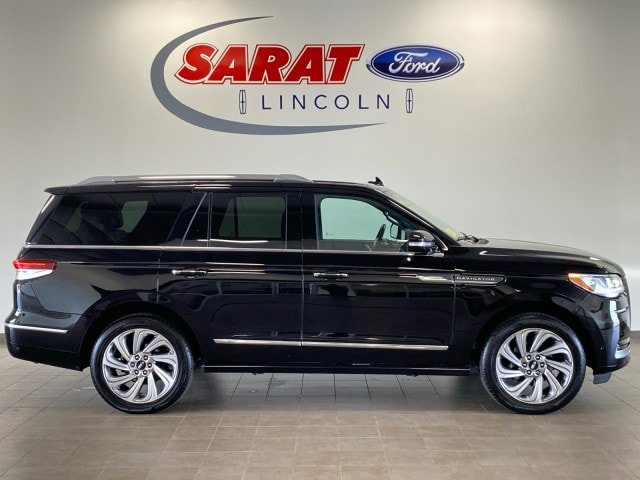 Used 2023 Lincoln Navigator Reserve AWD/4WD image 1