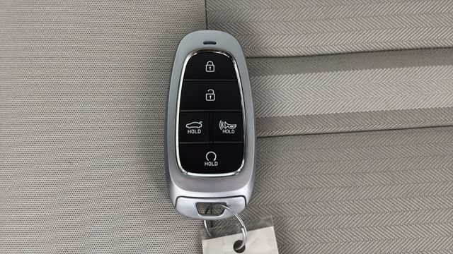 Used 2023 Hyundai Sonata SEL w/ Preferred Accessory Package FWD image 2