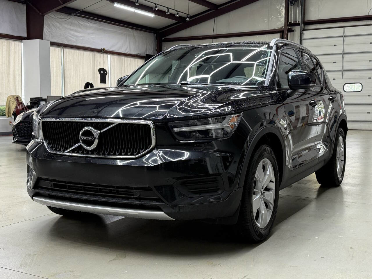 Used 2022 Volvo XC40 T5 Momentum AWD/4WD image 3
