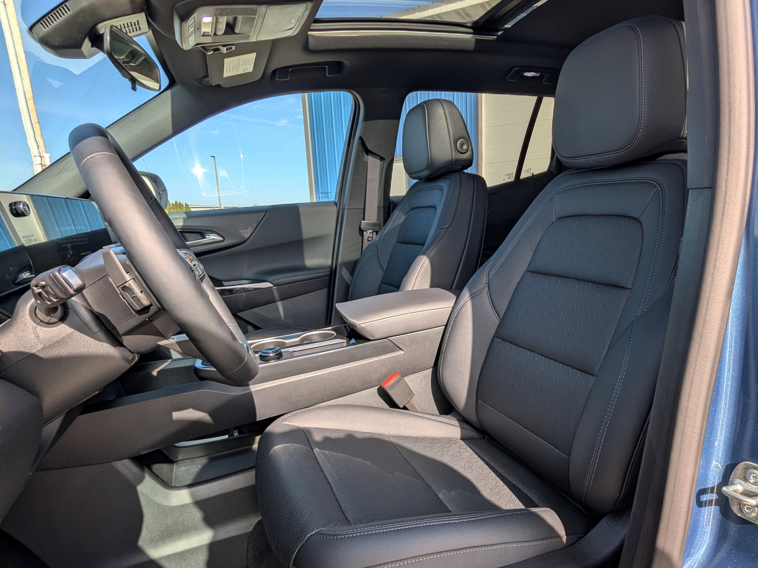 New 2026 Chevrolet Equinox LT w/ Convenience Package II image 2